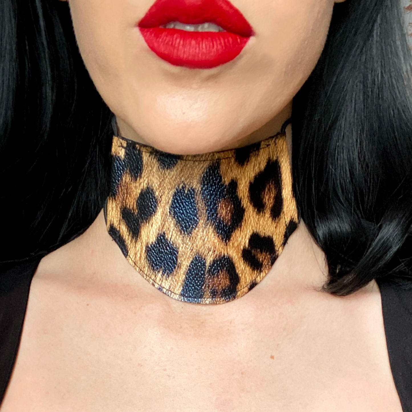 LEOPARD FAUX LEATHER CHOKER