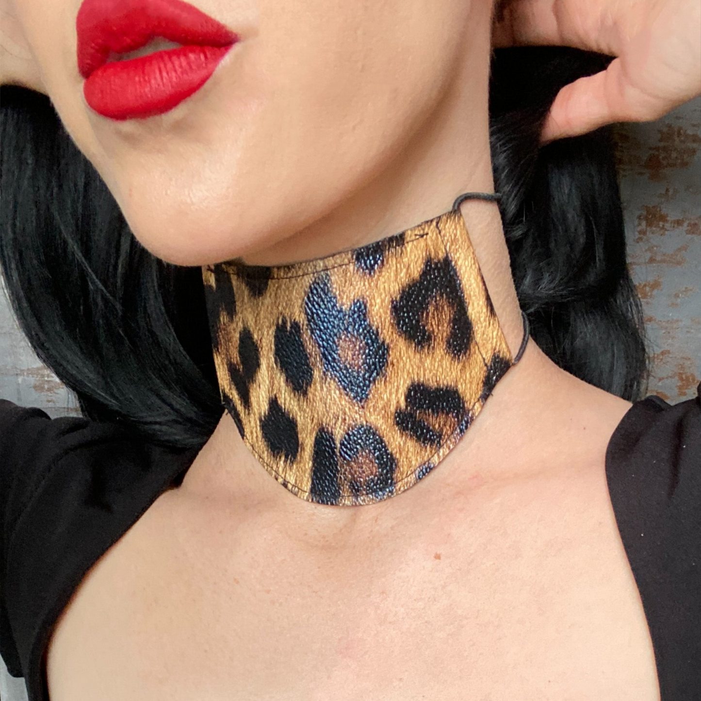 LEOPARD FAUX LEATHER CHOKER